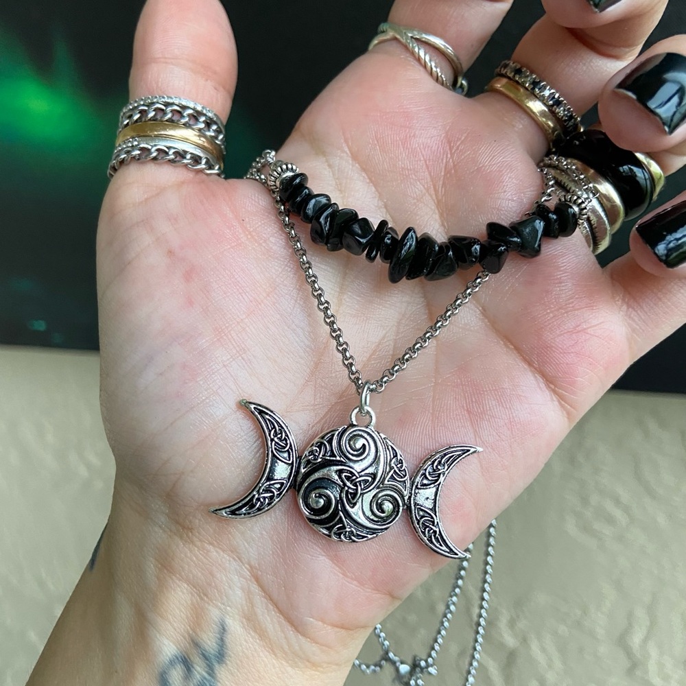 Celtic moon necklace . Double layer onyx & celtic knot triple moon charm - Picture 2 of 13